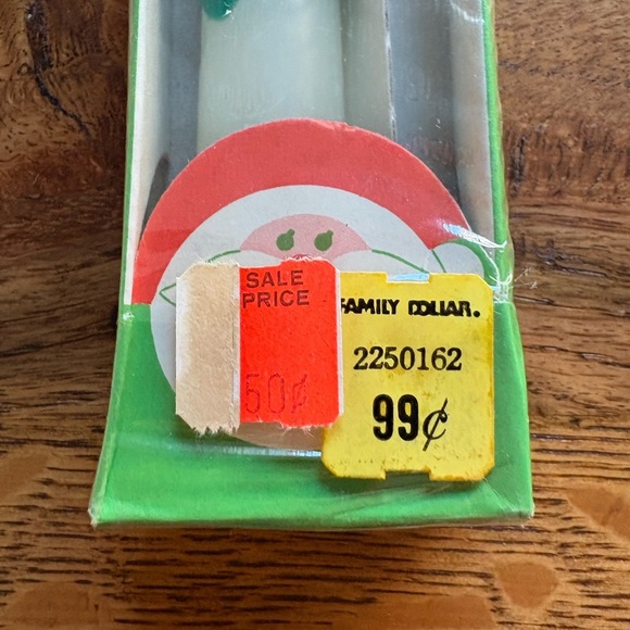 1 Vintage Christmas Taper-10 inch- white with green and red holly leaves & berry - Picture 2 of 9